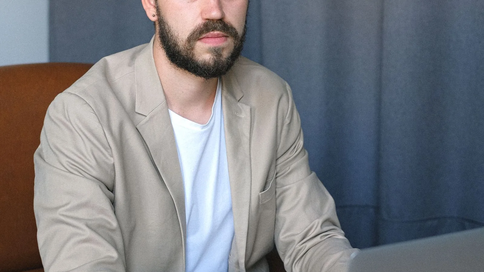 Campaign manager deciding whether to raise or lower a cost per click bid