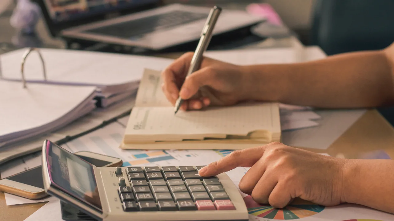 A calendar and monthly planning on a desk