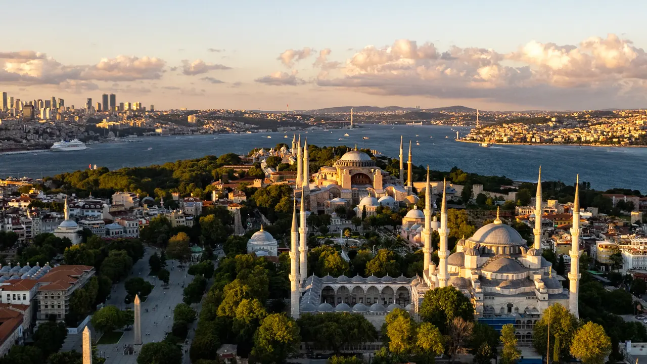 Istanbul skyline at sunset with the Bosphorus, representing students in Turkey considering a UK business qualification