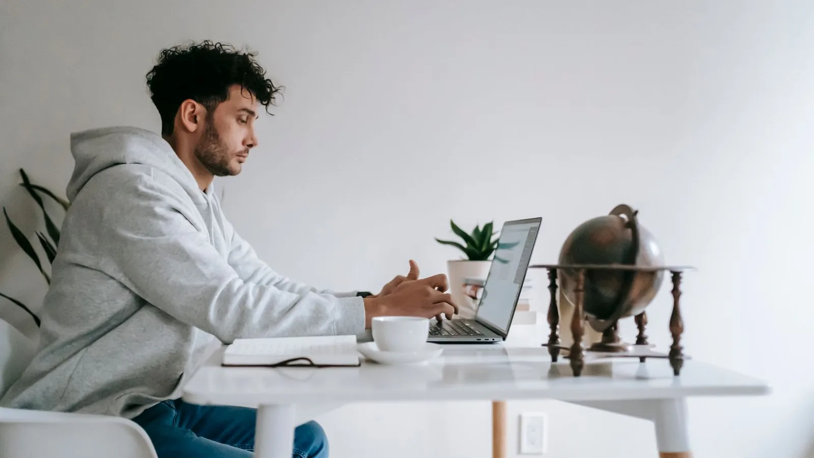 Student building digital marketing experience through an independent project