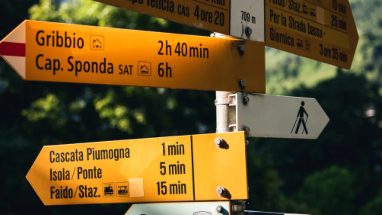 A signpost pointing in two directions